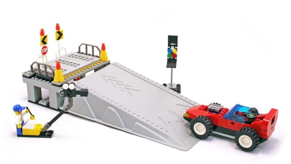 Lego 1353 Studios CAR STUNT STUDIO Complete w/Instructions - Image 1 of 1