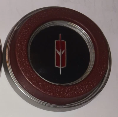 Oldsmobile Cutlass 442 1970-72 bocina de dirección deportiva botón borgoña ORIGINAL Foto 1 de 2