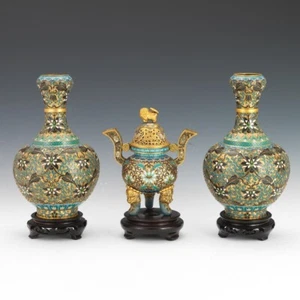 SET MIT DREI CHINESISCHEN CLOISONNE ALTARSTÜCKEN - Bild 1 von 6