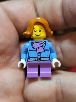 LEGO Paseo en Tren de Navidad (40262) Minifigura Niña C16-4  Foto 1 de 2