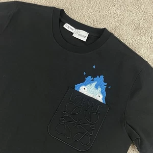 Loewe x Studio Ghibli T-Shirt Gr. L Howl's Moving Castle Calcifer schwarz T153 - Bild 1 von 13
