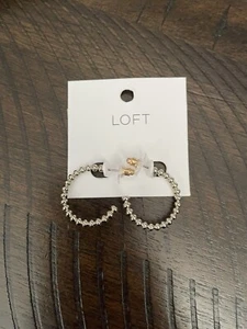 $29 NWT LOFT WOMENS SILVER TONE CIRCLE BALL HOOP EARRINGS - JL95 - Picture 1 of 5
