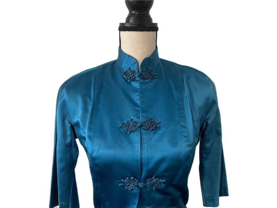 CHAQUETA DE 2 piezas de seda satinada dinastía años 60 con pantalones azul verdoso de colección Foto 1 de 4