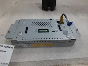 Display Screen 2017 Fusion Sku#4229146 - Picture 1 of 6