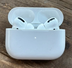 Apple AirPods Pro avec étui - Bonne charge, bonne synchronisation - Pour pièces de sifflement - Photo 1 sur 5