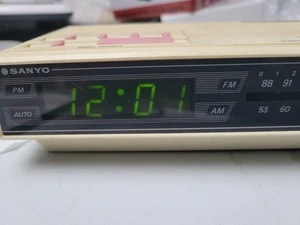 Vintage Sanyo RM 5008 Alarm Clock Radio RM5008 - Picture 1 of 9