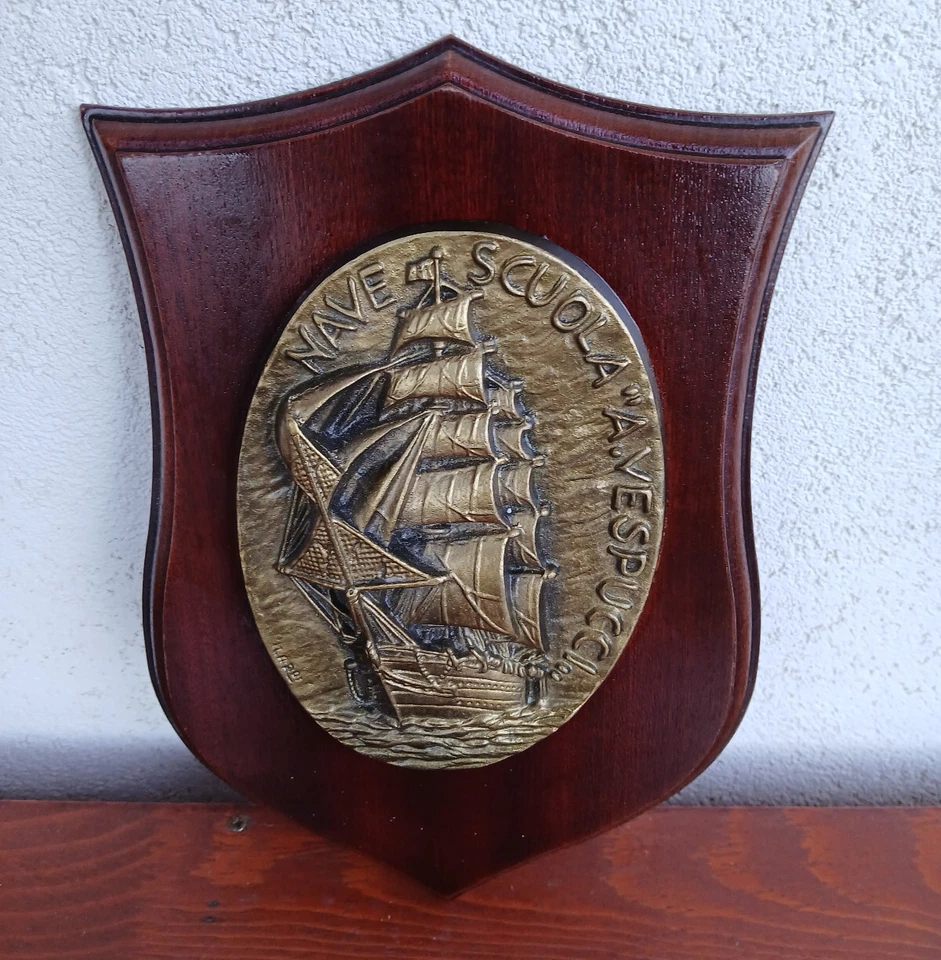 Crest in Legno Marina Militare Italiana Nave Scuola Amerigo Vespucci - Immagine 1 di 1