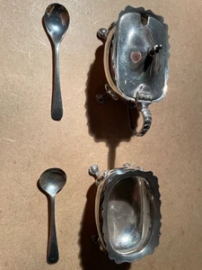 Saliere und Senftöpfchen, klein,Sterling Slber ,mit 2 Löffeln ,gepunzt - Bild 1 von 4