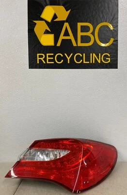 Conjunto de lámpara de freno luz trasera derecha pasajero Chrysler 200 2011-2014 fabricante de equipos originales Foto 1 de 3