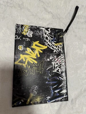 Bolso de Maquillaje Arte Graffiti DKNY NUEVO SIN ETIQUETAS Muñequera Único Foto 1 de 4
