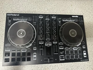 Roland DJ-202 2-Channel Serato DJ USB MIDI Sequencer Controller (No (E14001605) - Picture 1 of 3