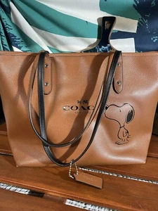 COACH X PEANUTS Leather Coated Tote SNOOPY KISS Purse Bag Limited Edition BRAUN - Bild 1 von 18