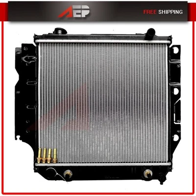 Radiador CU1682 para 97-06 Jeep TJ 1997-2006 Jeep Wrangler envío rápido gratuito Foto 1 de 4