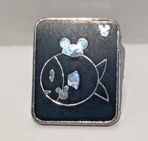 Disney Pin Fish with Mickey Hat Pet 2008 - Picture 1 of 2