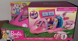 Nuovo accessorio carrello snack cucciolo aereo jet rosa Barbie Dream Plane 2018 Mattel Barbie - Foto 1 di 11