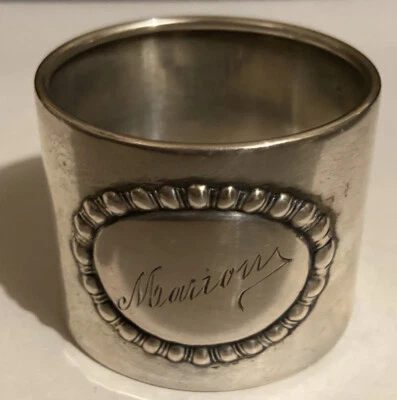 Antiguo anillo de servilleta de plata esterlina flor cuentas círculo decoración sellos Foto 1 de 4