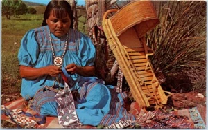 APACHE BEAD MAKER Native American - Postcard - Picture 1 of 2