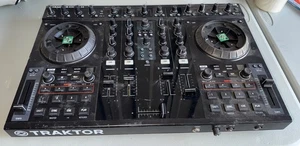 Native Instruments Traktor Kontrol S4 MK1 DJ Controller - FOR PARTS/NOT WORKING - Picture 1 of 2