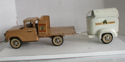 Camión Ford Tonka Farms vintage años 60 y remolque para caballos Foto 1 de 4