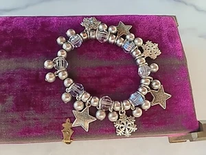 Snowflake And Star Shaped Beaded Stretchy Bracelet Vintage Costume Jewelry - Picture 1 of 10