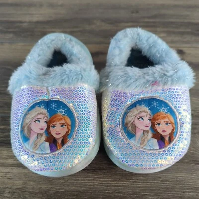 Zapatillas Frozen II Anna & Elsa Fuzzy House Talla 11/12 Niños Lentejuelas Azul y Plata Foto 1 de 4