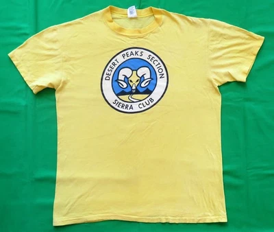 Camiseta De Colección Desert Peaks Sierra Club Años 70 Senderismo Aire Libre Naturaleza Ram Logo Foto 1 de 4