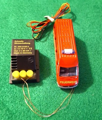 Vehículo de emergencia HO Busch Alemania Mercedes Feuerwehr con parpadeo electrónico  Foto 1 de 4