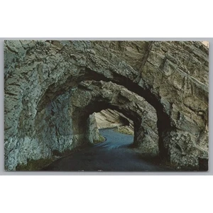 Triple Tunnels, Buffalo Bills, Cody Wyoming, Yellowstone Park, VTG PC - Picture 1 of 2