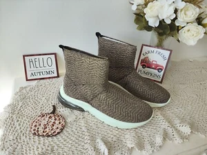 Nuevo con etiquetas Mujer Dorado Cómodo Tobillo Plataforma Calcetines Botas Zapatos Talla 6 Informal Pullon - Imagen 1 de 7