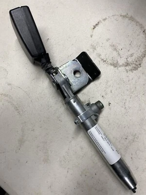 2001-2007 Mercedes-Benz C-Class Rear Left Black Seatbelt Fastener 2038600769 - Imagem 1 de 4