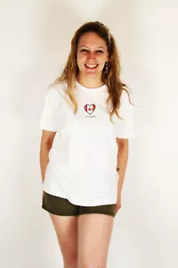 Life is Good White Heart Canadian Flag Tee Crew Neck Crusher Canada T-Shirt NWT - Foto 1 di 1