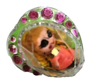 Mini muñeca Mattel 1967 vintage anillo Liddle Kiddles joyería en forma de corazón años 60 - Imagen 1 de 10