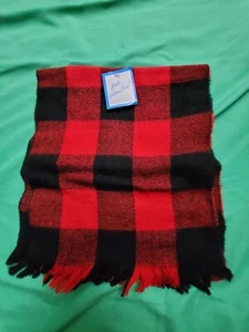 Bufanda a Cuadros Zayre East Hollow Road Acrílico Rojo Negro con Fleco 58x11.5 pulgadas Nuevo Regalo - Imagen 1 de 6