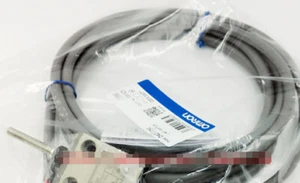 1PCS OMRON D4C-4350 D4C4350 LIMIT SWITCH -NEW #ON - Picture 1 of 1