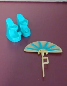 Monster High Cleo De Nile Gloom Beach Fan & Shoes (A9) - Picture 1 of 3