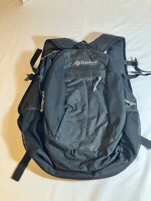 Mochila negra Outdoor Products con 2 bolsillos para bebidas Foto 1 de 4