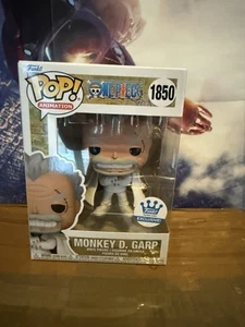Funko Pop! ONE PIECE WITH POP- MONKEY D. GARP (Exclusive) #1850 - Imagen 1 de 6