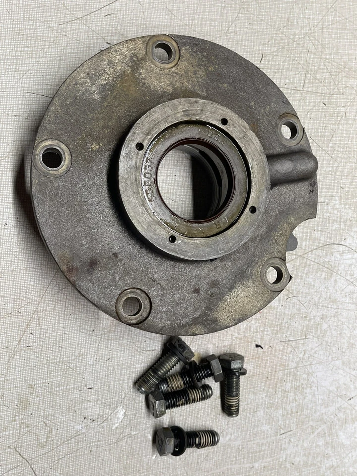 1993 Wheel Horse 520-H 520H Tractor Onan P220G-I Crankshaft Bearing Plate - Image 1 of 3