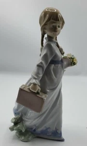 Lladro #7604 School Days Girl w Flowers for Teacher Glossy Porcelain Figurine - Picture 1 of 6