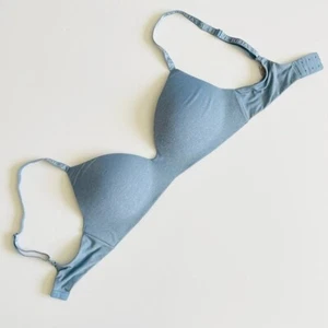 NUEVO CON ETIQUETAS 34D Victoria’s Secret Camiseta Azul Sujetador Inalámbrico Ligeramente Forrado - Imagen 1 de 4