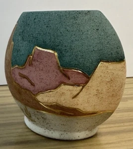 New Mexico southwestern Art Vase Gold Trim Signed. 5 X 6 X 3.5 - Picture 1 of 6