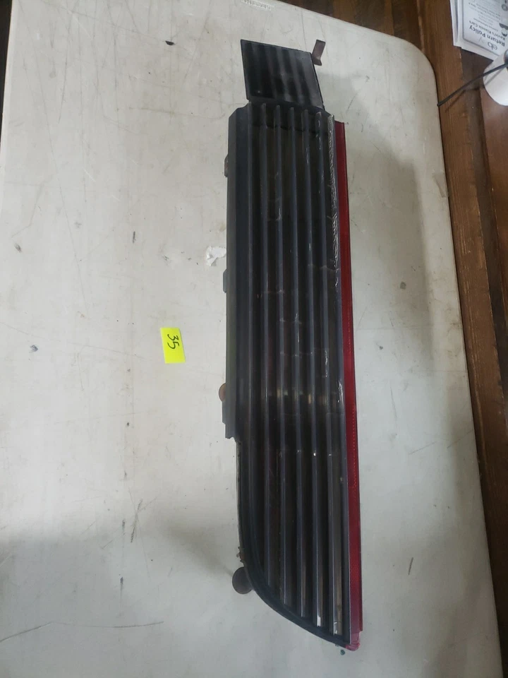 5970796 1979-81 Pontiac Firebird Trans AM lanterna traseira lateral do motorista usada pelo fabricante de equipamento original - Imagem 1 de 4