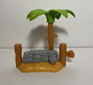 Fisher Price Little People PALM TREE WALL BETHLEHEM INN Nativity Christmas - Picture 1 of 3