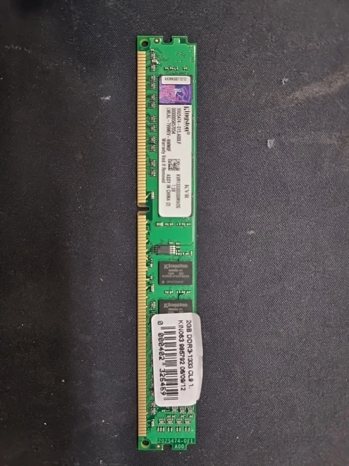 Kingston 2GB DDR3 1333 (PC3-10600) Memoria RAM SLIM KVR1333D3S8N9-2G - Immagine 1 di 3