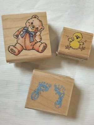 Lote de 3 estampillas de goma montadas en madera impresiones de pies de bebé de bienvenida oso de peluche pato Foto 1 de 4
