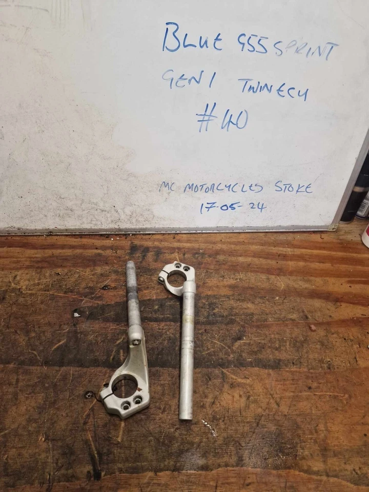 Triumph Sprint RS/ST 955i barras de alça reta clip on conversão 1998 a 2004  - Imagem 1 de 1