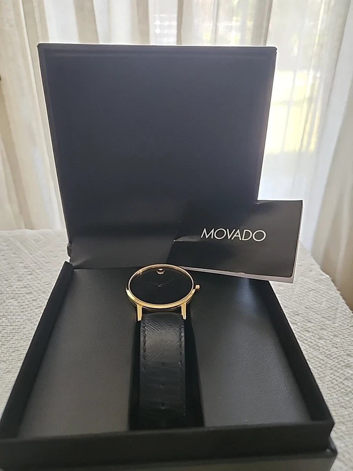 Reloj Movado Classic Museum Hombre Negro Caja Dorada Foto 1 de 3