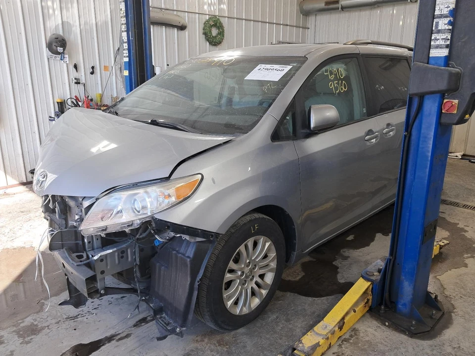 Conjunto de filtro de aire usado se adapta a: Toyota Sienna 2014 grado A Foto 1 de 4