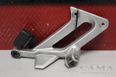 FOOTREST BRACKET REAR RIGHT Yamaha FJR 1300 2002-2005 + ABS (FJR1300 FJR1300A) Foto 1 de 3