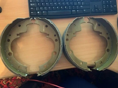 LDV CONVOY TWIN REAR WHEELS NON ABS GENUINE OE REAR BRAKE SHOES LBU9825 - Image 1 of 3